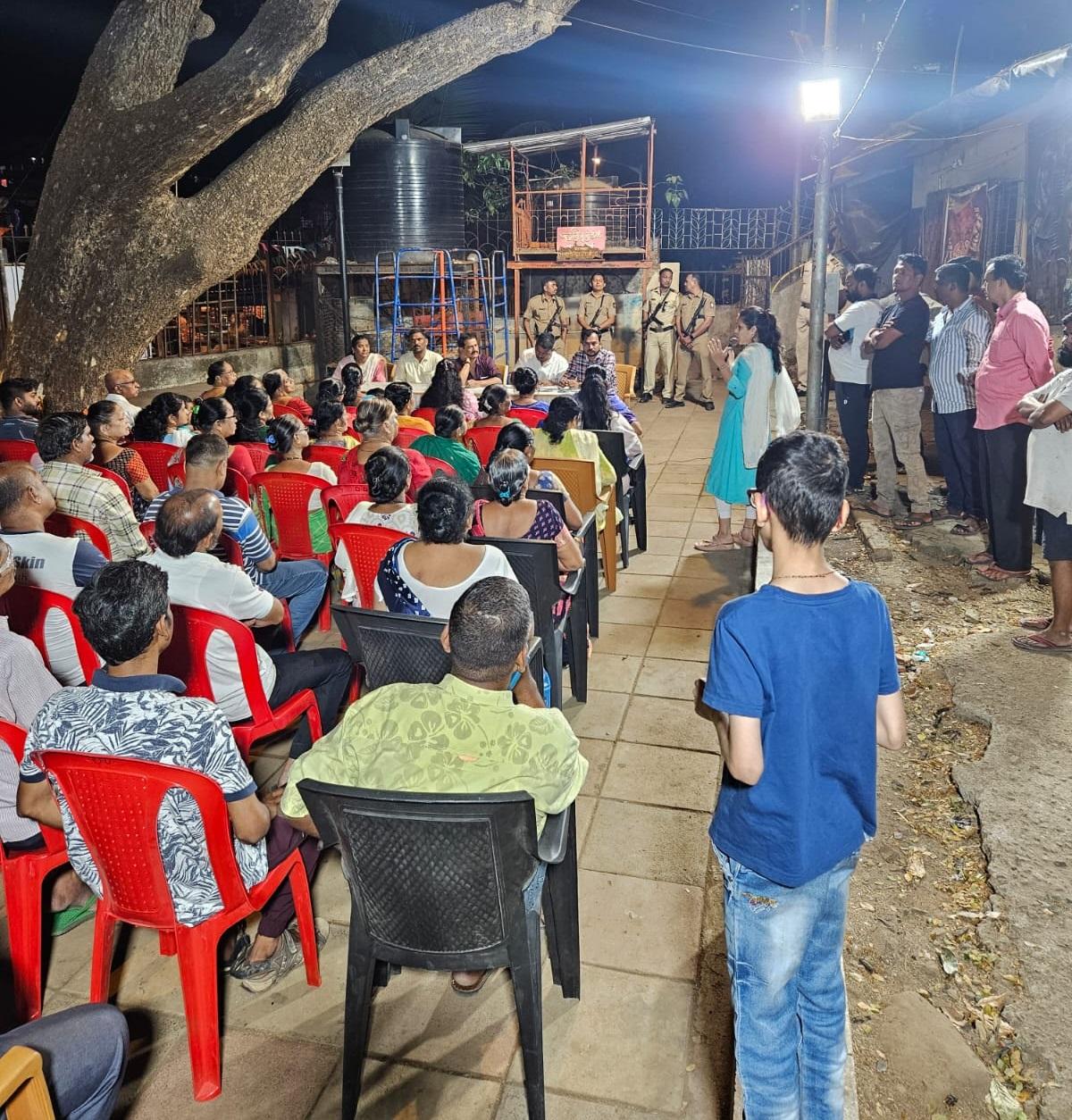 आपको यह जानकार हैरानी होगी कि दहिसर (पूर्व) में लगा हुआ जनता दरबार प्रकाश सुर्वे ने नहीं बल्कि लोगों ने खुद लगाया है. 