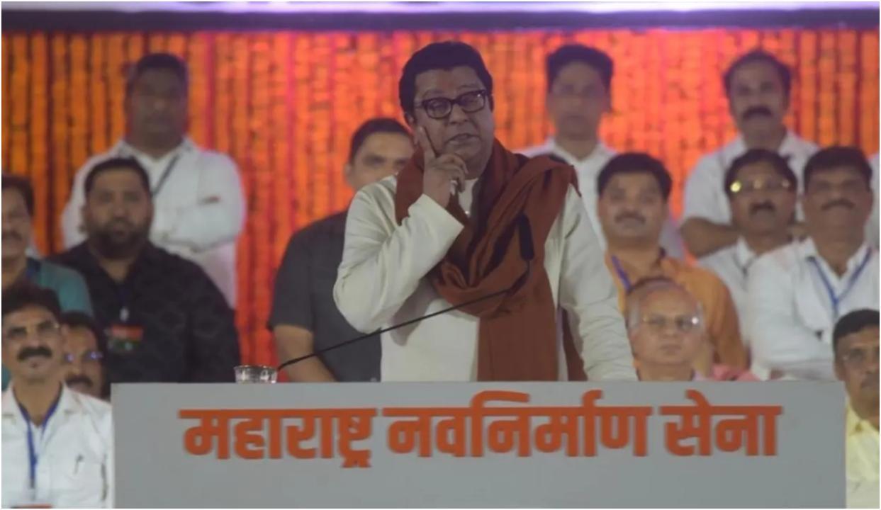 मनसे प्रमुख राज ठाकरे मंगलवार को मुंबई में एक रैली को संबोधित करते हुए। तस्वीर/राणे आशीष