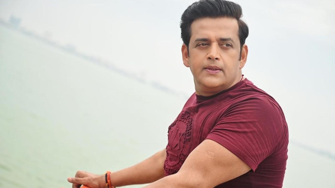 अपर्णा की बेटी शिनोवा ने बताया था कि `रवि किशन उसके जैविक पिता है. वह उन्हें चाचू कहकर बुलाती थी.`