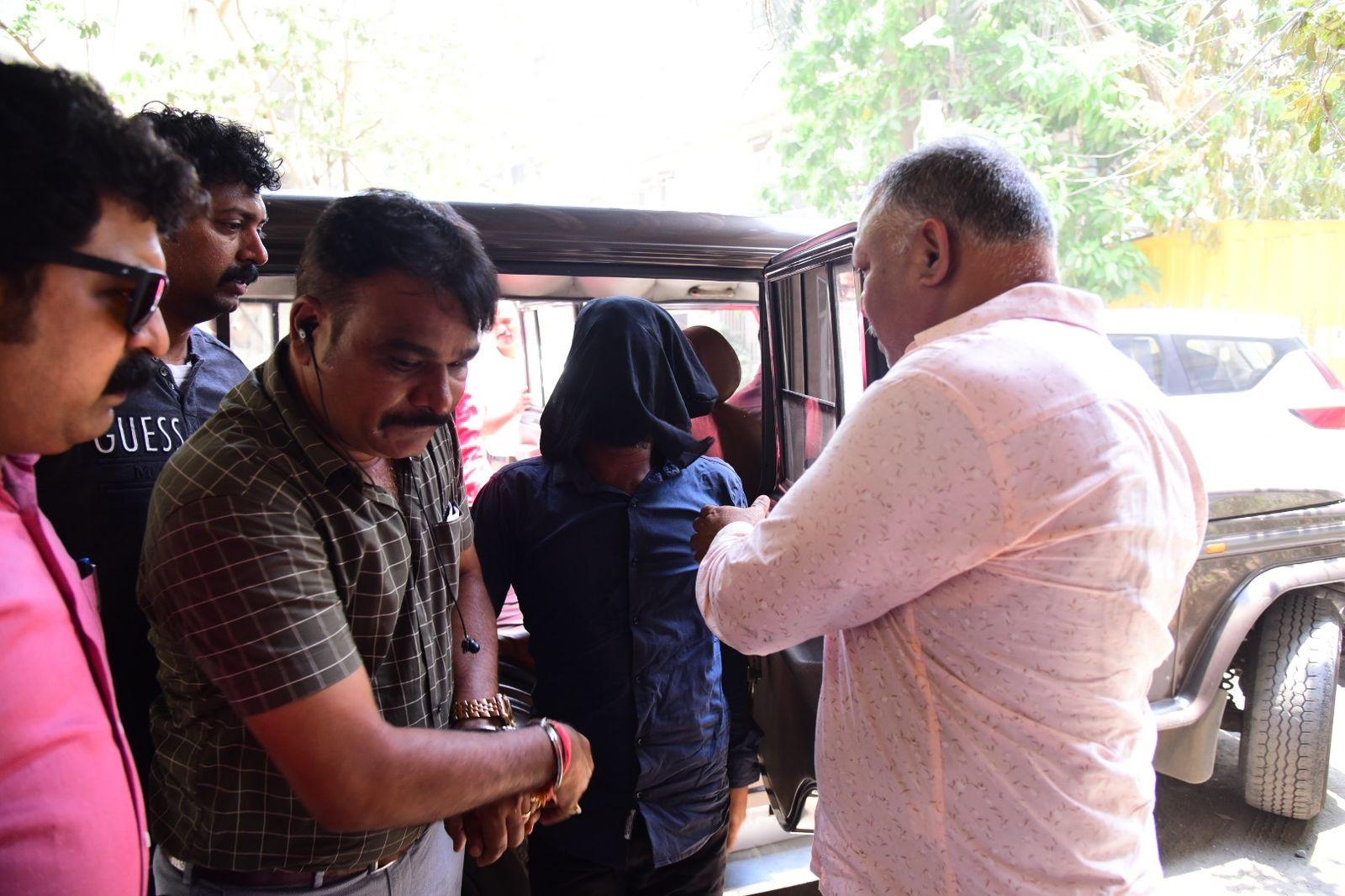 सलमान खान फायरिंग मामले के आरोपियों को मुंबई की एस्प्लेनेड कोर्ट (किल्ला कोर्ट) में पेश किया गया. फोटो/शादाब खान