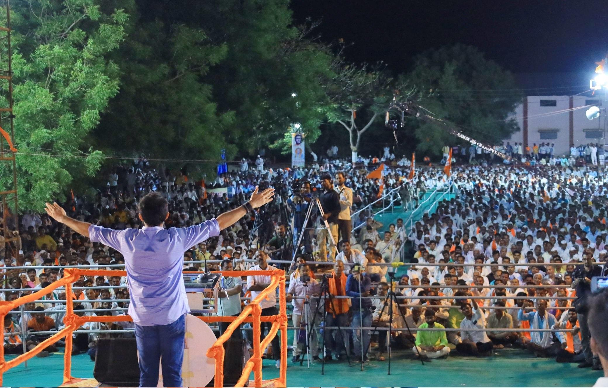 इसी बीच उद्धव ठाकरे ने दावा किया कि विपक्षी भारत गुट लोकसभा चुनाव 2024 में 300 से अधिक सीटें जीतेगा. 