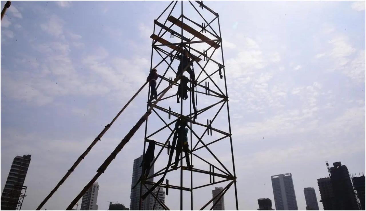आगामी चुनावों के लिए एमएनएस के बीजेपी के साथ हाथ मिलाने की चर्चाओं और पार्टी के कई शीर्ष नेताओं और सीएम शिंदे के साथ ठाकरे की मुलाकात के कारण सस्पेंस गहरा है.