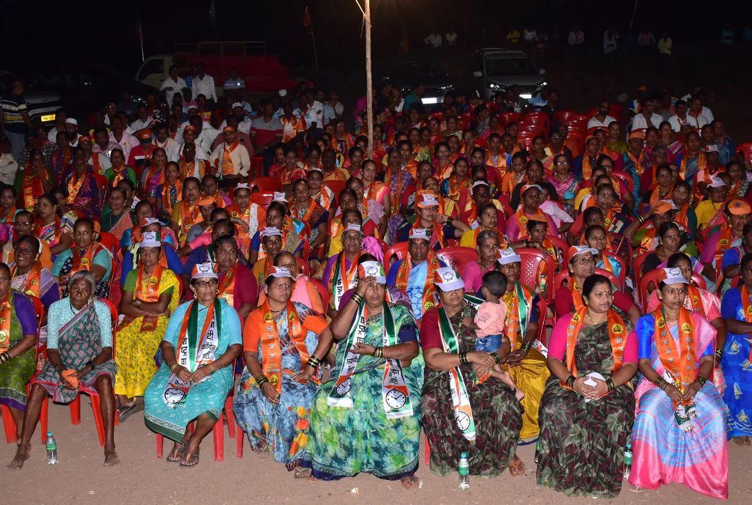 उन्होंने आगे कहा, `बालासाहेब के विचारों को छोड़ने वाले उद्धव ठाकरे को हमसे बात करने का कोई नैतिक अधिकार नहीं है.`