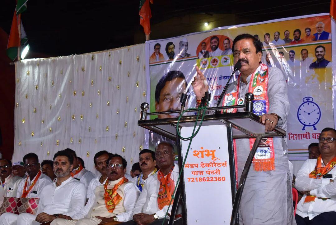 सुनील तटकरे ने दाभोल जिले के लोगों को वादा किया कि `हार्न और पजपंधारी बंदरगाह पर गोदी बनाई जाएंगी क्योंकि मुंबई में ससून गोदी को एक महत्वपूर्ण केंद्र माना जाता था. हार्न बंदरगाह के लिए 205 करोड़ रुपये मंजूर किए गए हैं. इसलिए अंतर्राष्ट्रीय यातायात हर्न बंदरगाह के माध्यम से किया जाएगा.` 