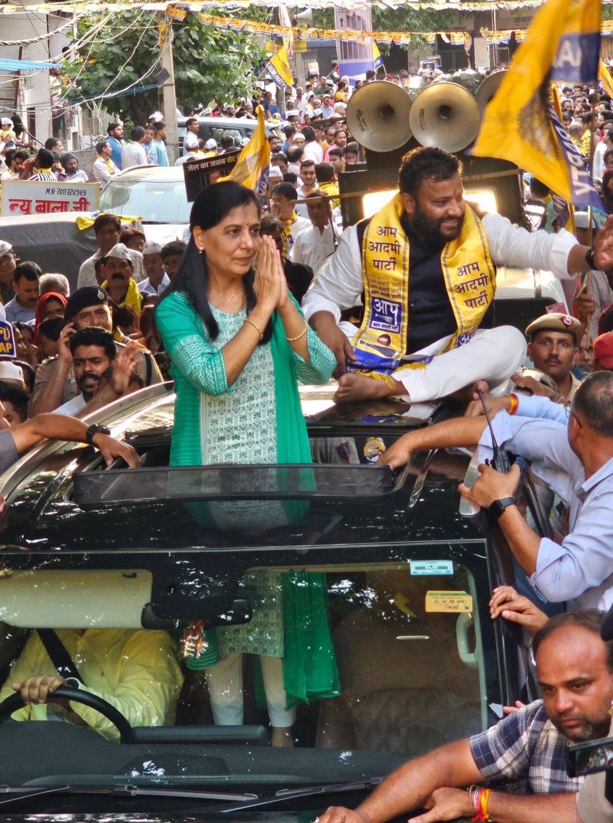 बता दें कि दिल्ली में आम आदमी पार्टी और कांग्रेस इंडिया ब्लॉक के तहत मिलकर लोक सभा लड़ रही हैं.  