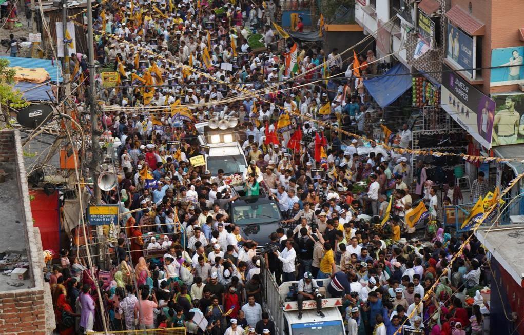 पिछलों दिनों रामलीला मैदान में हुई इंडिया ब्लॉक की साझा रैली में कांग्रेस और विपक्षी दलों के टॉप नेताओं के साथ सुनीता केजरीवाल भी मंच पर दिखाई दी थी. 