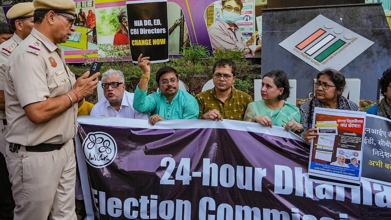 टीएमसी के 10 सदस्यीय प्रतिनिधिमंडल ने अपनी मांग पर जोर देने के लिए चुनाव आयोग की पूर्ण पीठ से मुलाकात के बाद आंदोलन की घोषणा की थी. 