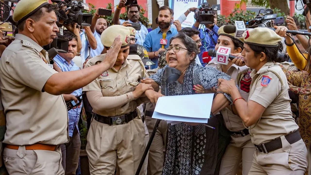 पत्रकारों से बात करते हुए सेन ने कहा, `भाजपा हमारे खिलाफ केंद्रीय एजेंसियों का दुरुपयोग कर रही है. जिस तरह से एनआईए, ईडी और सीबीआई काम कर रही हैं और टीएमसी नेताओं को निशाना बना रही हैं, वह शर्मनाक है.`