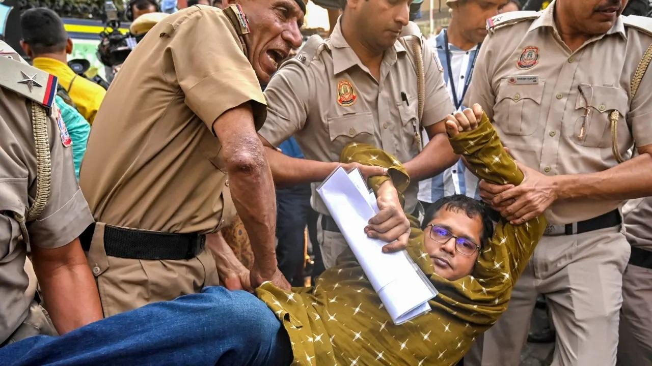पार्टी आरोप लगाती रही है कि केंद्रीय जांच एजेंसियां भाजपा के नेतृत्व वाले केंद्र के इशारे पर विपक्षी दलों को निशाना बना रही हैं. 