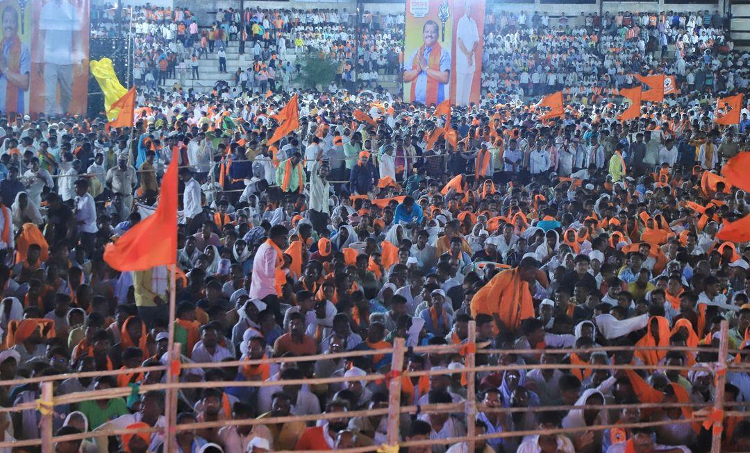 उन्होंने आगे कहा, ` मैं चेतावनी देता हूं ये सिलसिला बंद करो. इस सीरीज को देखकर किसी को भी दिन में तीन बार खाना नहीं मिलने वाला है. महाराष्ट्र के उद्योगों को छीना जा रहा है. 
