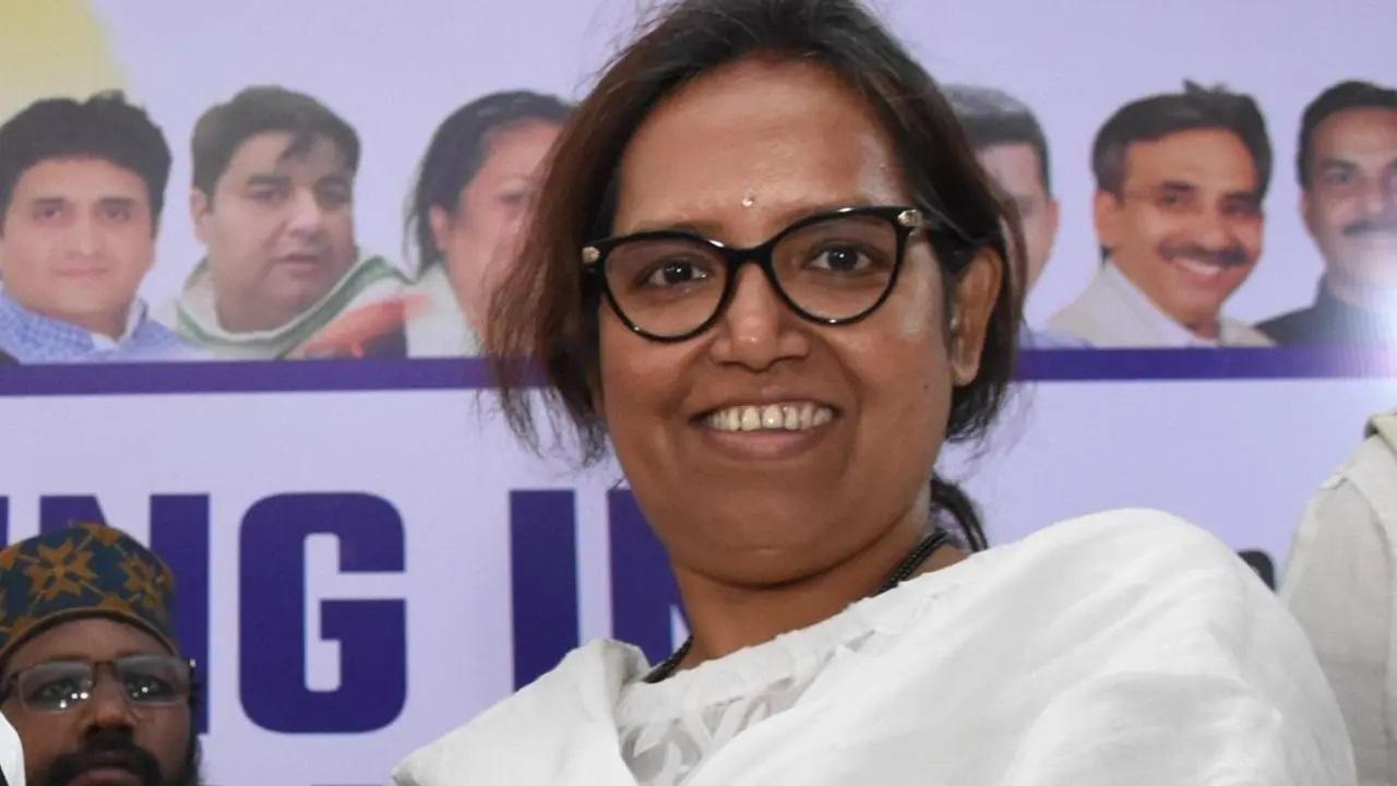 वर्षा गायकवाड ने कहा, हमारा लक्ष्य मोदी की तानाशाही को तोड़ना और लोगों और न्याय की सरकार स्थापित करना है.