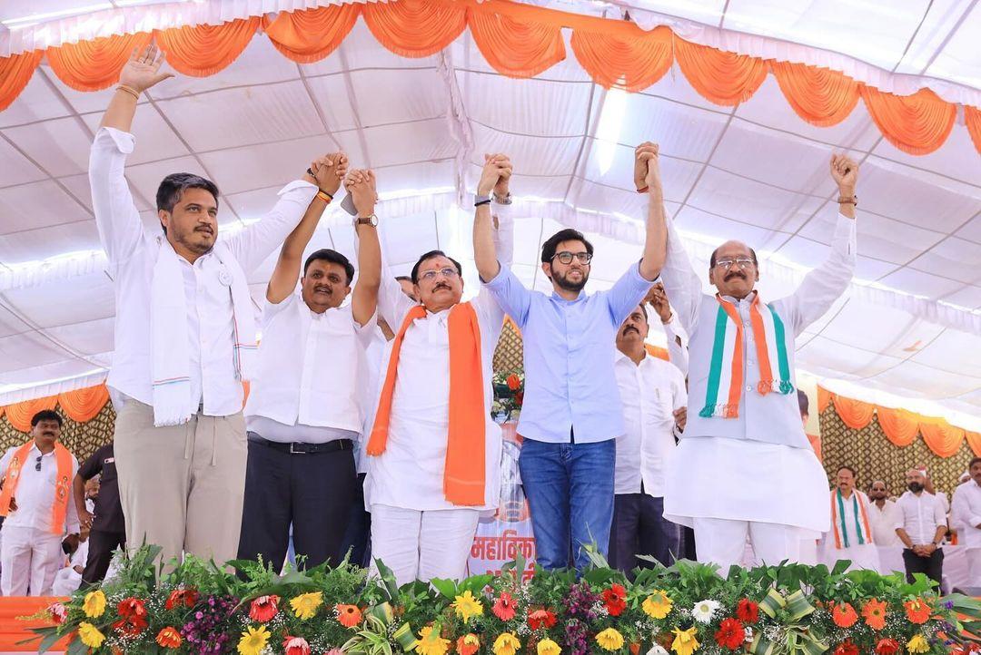 महाविकास अघाड़ी में उद्धव ठाकरे गुट के उम्मीदवार संजय देशमुख आज अपनी उम्मीदवारी दाखिल करेंगे. उम्मीदवारी दाखिल करने से पहले महाविकास अघाड़ी ने शक्ति प्रदर्शन कर विरोधियों को आव्हान किया है. इसके साथ ही महाविकास अघाड़ी की ओर से यवतमाल विधानसभा क्षेत्र में जबरदस्त प्रचार अभियान शुरू कर दिया गया है.