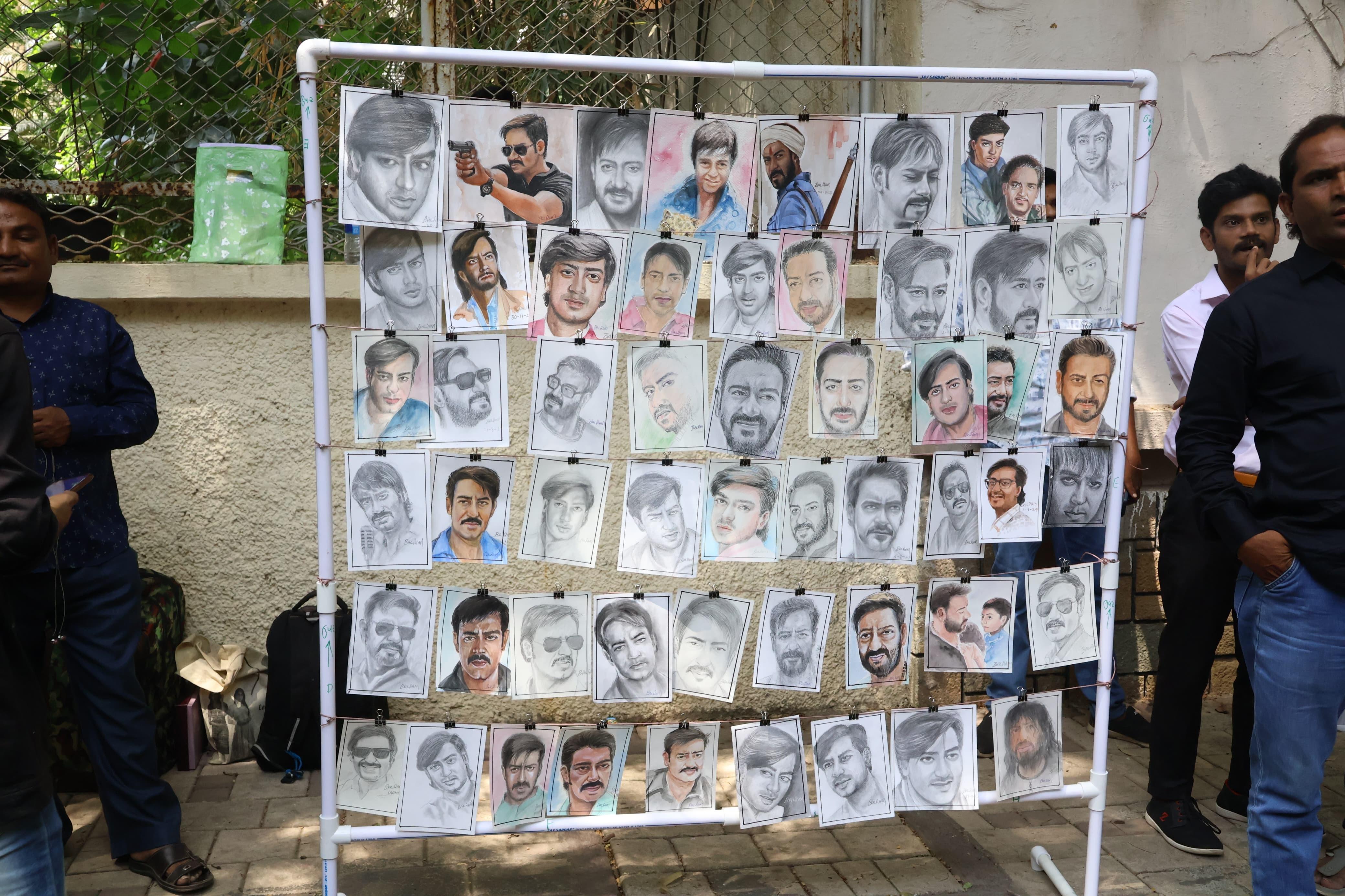 अजय देवगन के फैंस ने उन्हें उनके स्केच भी गिफ्ट किए.