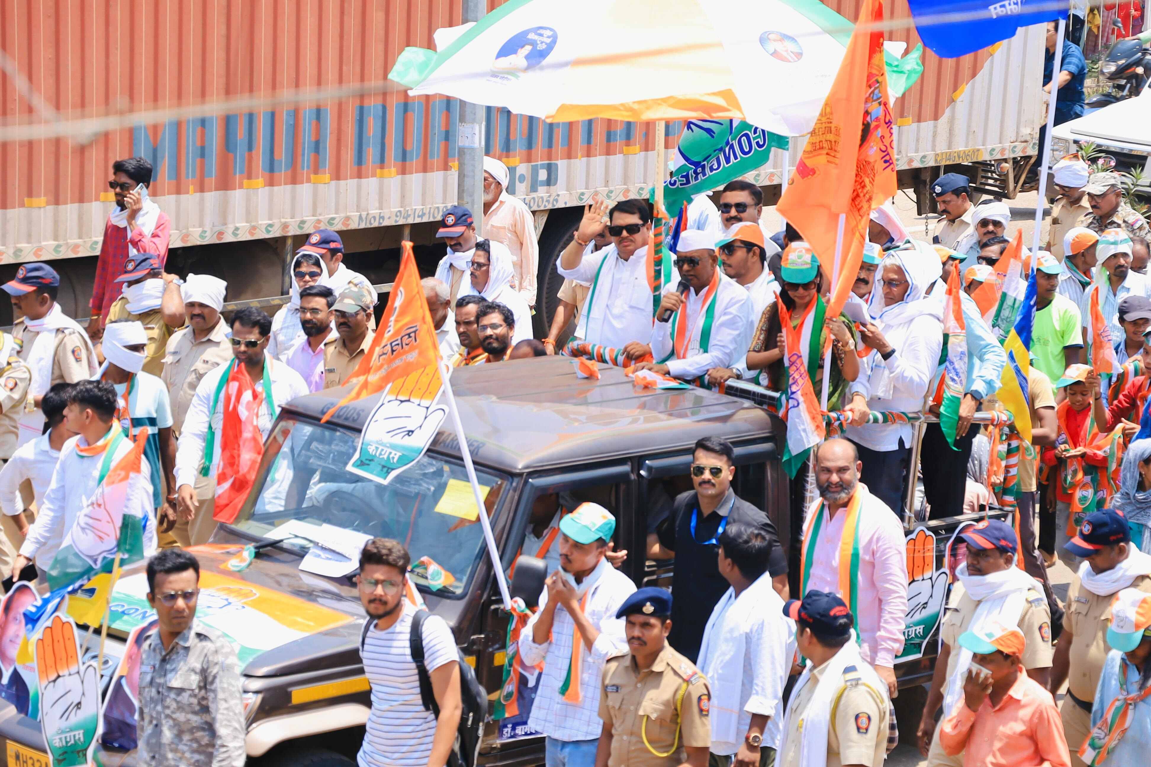 कांग्रेस जिला अध्यक्ष महेंद्र ब्राह्मणवाडे, शिवसेना जिला प्रमुख राजू भाऊ कतरतवार, आरपीआई नेता राम मेश्राम, रोहिदास राऊत, महिला अघाड़ी जिला अध्यक्ष कविता मोहरकर और कांग्रेस के वरिष्ठ नेता, जिला परिषद, युवा कांग्रेस महिला अघाड़ी, कांग्रेस भारत गठबंधन, महाविकास अघाड़ी के पूर्व पदाधिकारी और सभी प्रमुख नेता, पदाधिकारी और हजारों की संख्या में कार्यकर्ता रैली में भाग लेने उपस्थित थे.