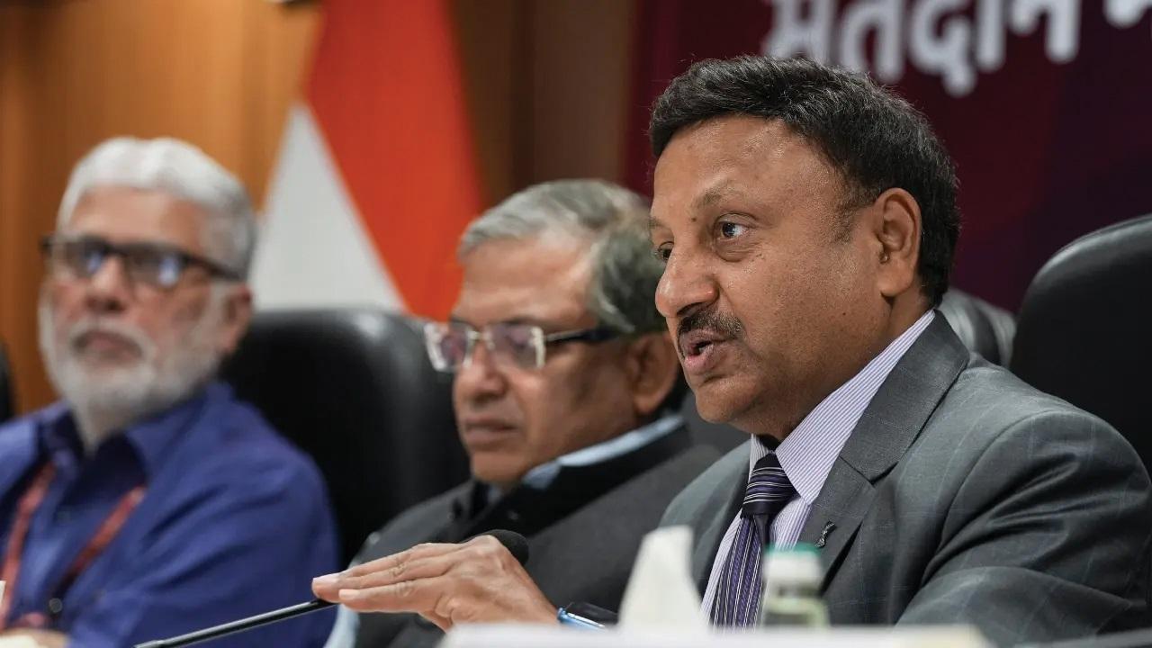 चुनाव आयोग (ईसी) ने कहा कि उसने कम मतदान वाले 215 ग्रामीण क्षेत्रों सहित 266 संसदीय क्षेत्रों की पहचान की है.