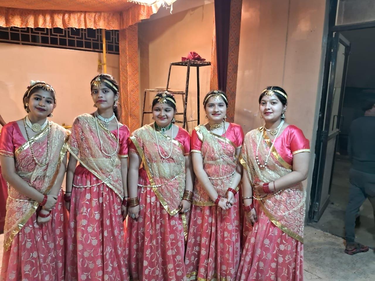 इस कार्यक्रम में चतुर्वेदी समाज के बच्चों ने अलग अलग प्रस्तुतियां भी दीं. 