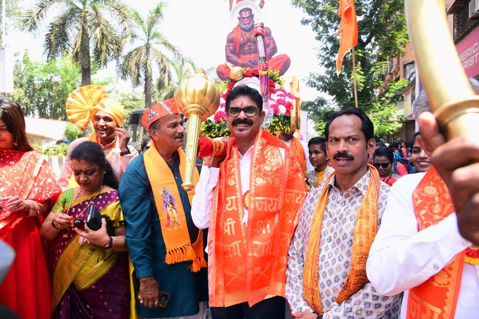 पूर्व विधायक बाला नंदगांवकर ने भी शोभा यात्रा में भाग लिया.