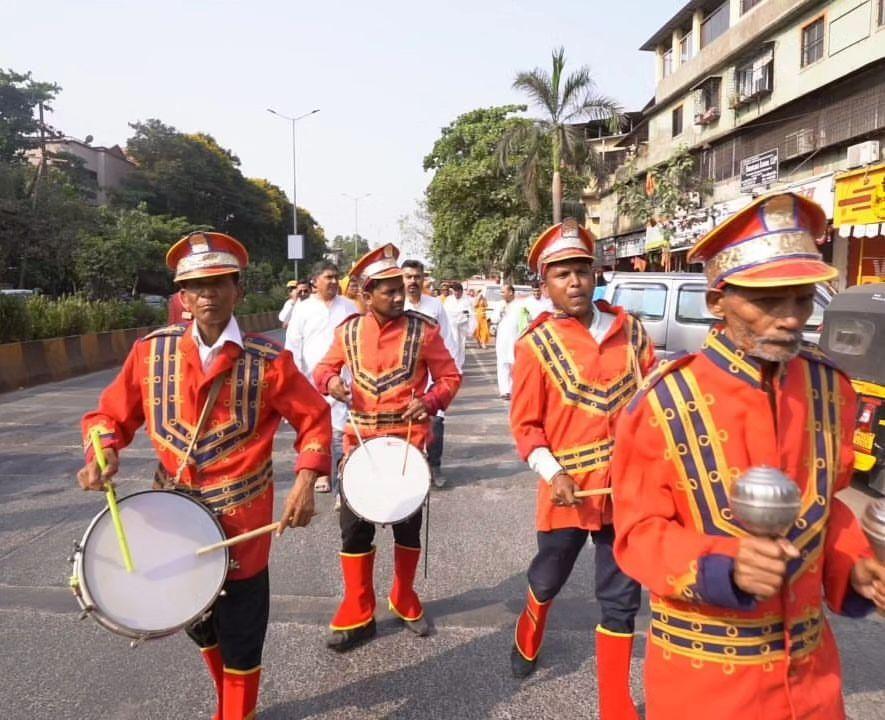 तस्वीरों को जरिए आपको पता चल गया होगा कि वाशी में भगवान महावीर स्वामी का 2623वां जन्म कल्याणक महोत्सव गाजे बाजे के साथ मनाया गया. 