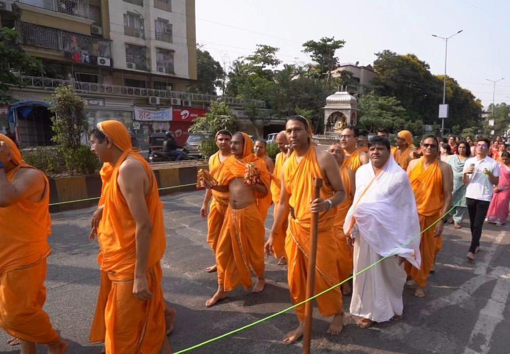 रैली में भगवान महावीर के कई अनुयाई भी शामिल होते दिखाई दिए. 