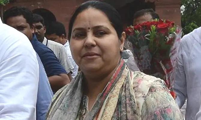 बिहार के पाटलिपुत्र से चुनावी मैदान में उतरी मीसा भारती लालू प्रसाद यादव की बेटी हैं. उन्हें राष्ट्रीय जनता दल ने चुनावी मैदान में उतारा है.