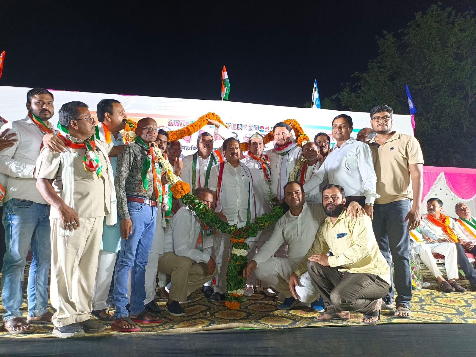 इस मौके पर सांसद मुकुल वासनिक ने कहा कि बीजेपी कांग्रेस पार्टी को खत्म करने की कोशिश कर रही है. इनकम टैक्स के नोटिस भेजे जा रहे हैं, उसी नियम के तहत अगर बीजेपी को नोटिस भेजा गया तो 5000 करोड़ रुपये वसूलने होंगे. कांग्रेस पार्टी महात्मा फुले, शाहू महाराज, डाॅ. बाबा साहब अंबेडकर अपने विचारों को लेकर चल रहे हैं, ये बीजेपी के लिए काम नहीं कर रहा है, उनकी योजना संविधान बदलने की है.` 