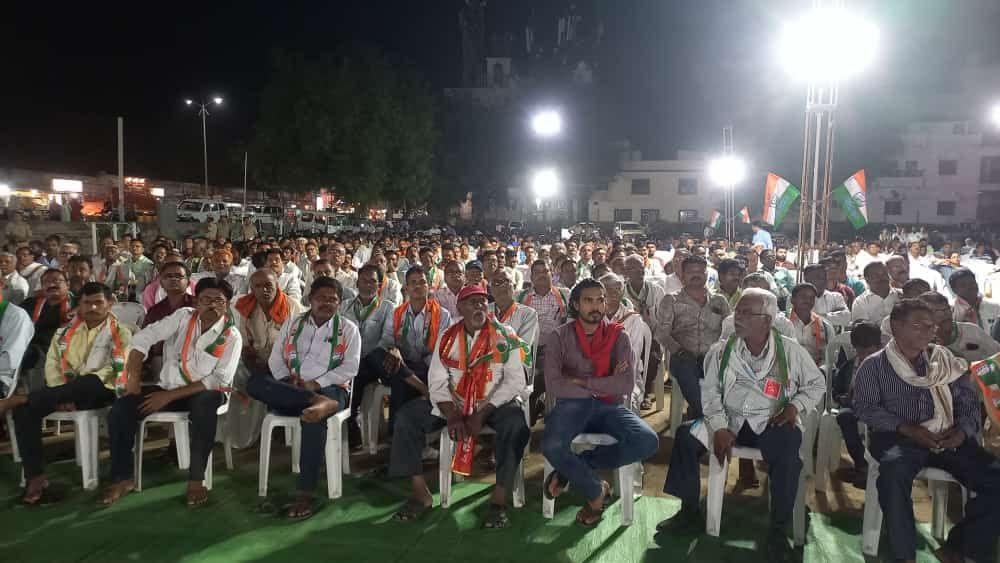 नाना पटोले ने आगे कहा, `2019 के लोकसभा चुनाव में, ओवेसी की एमआईएम और वंचित ने वोट बांटे, जिससे बीजेपी की जीत का रास्ता साफ हो गया. पटोले ने वंचित बहुजन अघाड़ी के प्रकाश अंबेडकर से अपील की कि आज की लड़ाई सभी के लिए एक साथ लड़ने का समय है, विभाजन का पाप न करें.`