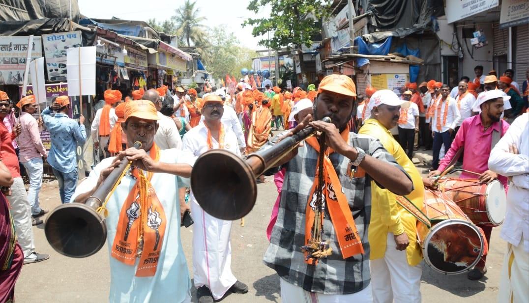 इस रैली में महिलाएं पारंपरिक नृत्य करती हुई दिखाई दी.