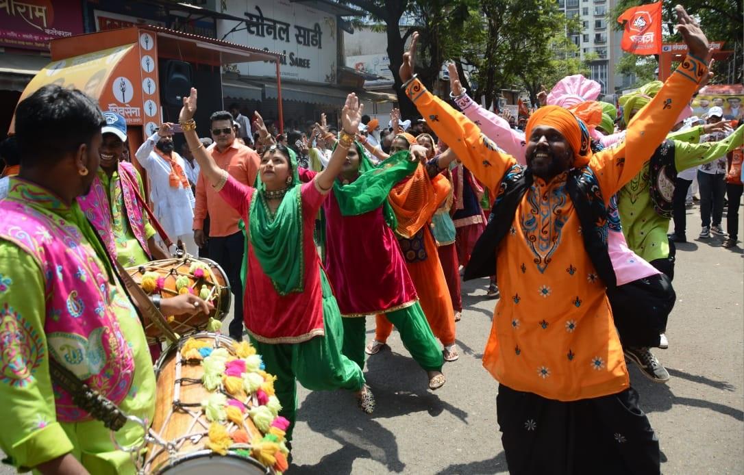 सभी महिलाओं ने पारंपरिक परिधान भी पहने थे.
