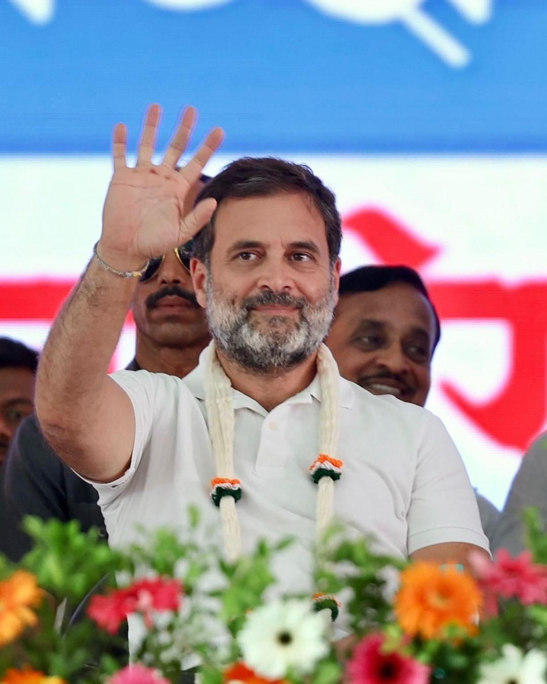 राहुल गांधी आने बताया कि नरेंद्र मोदी 24 घंटे धर्म, हिंदू-मुसलमान की बात करते हैं, एक समुदाय को दूसरे समुदाय के खिलाफ खड़ा करते हैं और आपकी संपत्ति अडानी के गले में डाल देते हैं. 