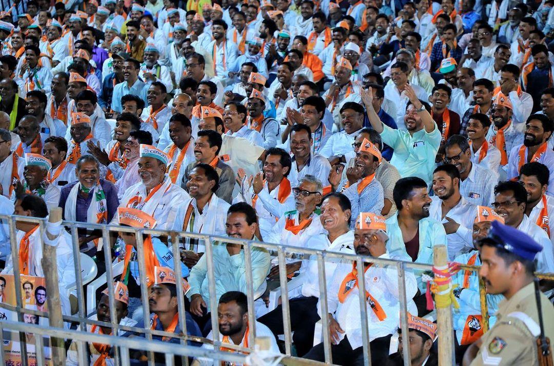 ठाकरे ने कहा, `मैंने पिछले महीने भी बुलढाणा का दौरा किया था, लेकिन पिछली बार की तुलना में, तापमान बढ़ रहा है... न केवल मौसम के कारण, बल्कि बुलढाणा और विदर्भ के लोगों के उत्साह के कारण भी.`