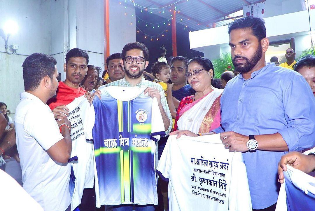 इस ट्वीट के साथ ही आदित्य ठाकरे ने मराठी संस्कृति और परंपरा की ओर अपने जुड़ाव को प्रदर्शित किया.