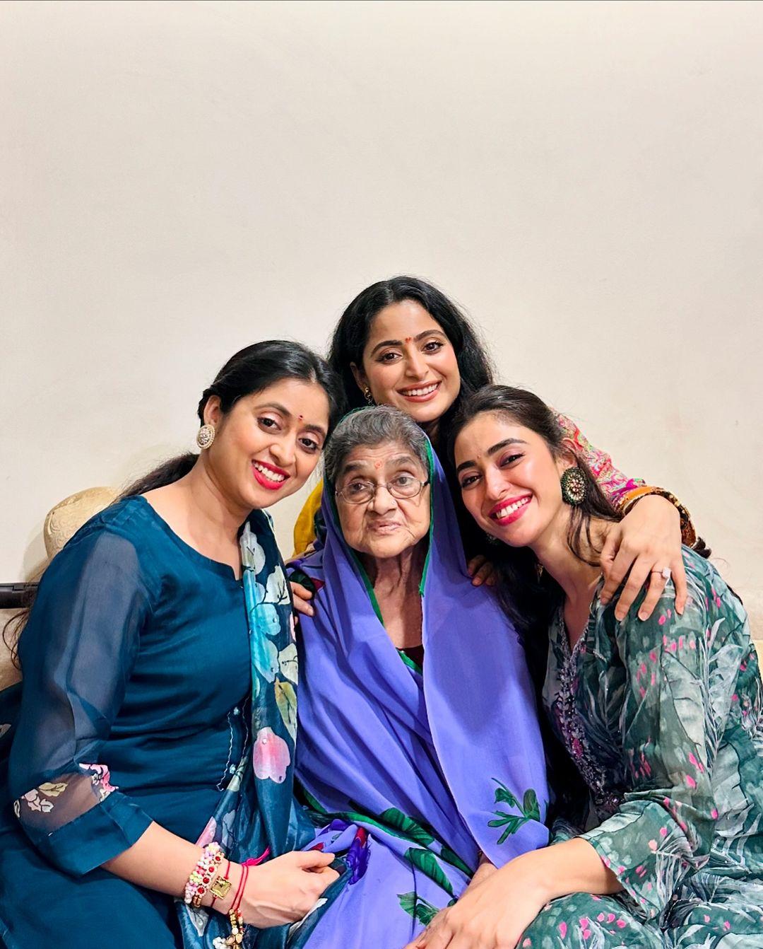 उन्होंने इस मौके पर अपने परिवार के साथ बिताए कुछ पलों को कैद किया और इन यादगार तस्वीरों को अपने फैंस के साथ साझा किया.