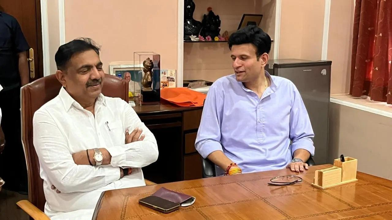 राजे समरजीतसिंह घाटगे के साथ जयंत पाटिल. तस्वीर एक्स