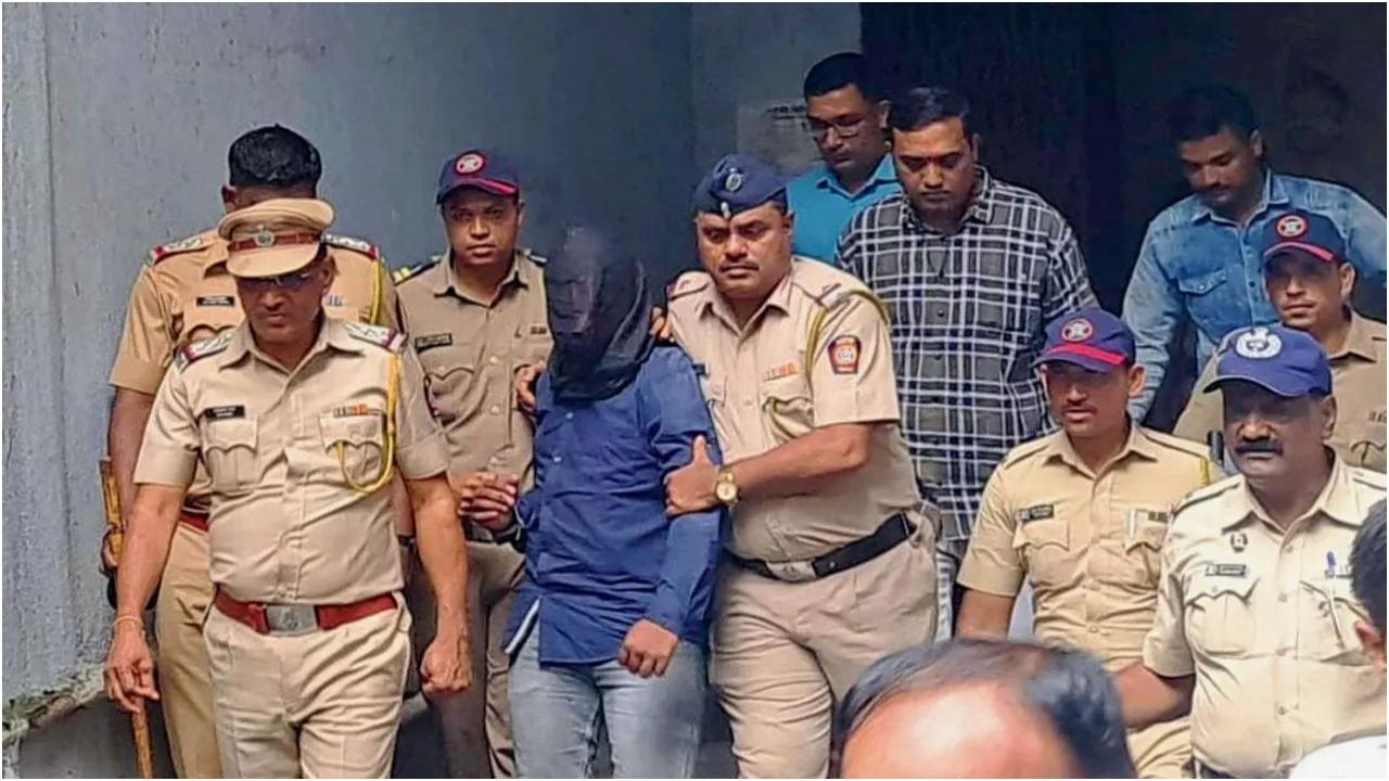 26 अगस्त को आरोपी को कोर्ट ले जाया जा रहा है। फोटो/नवनीत बरहाटे