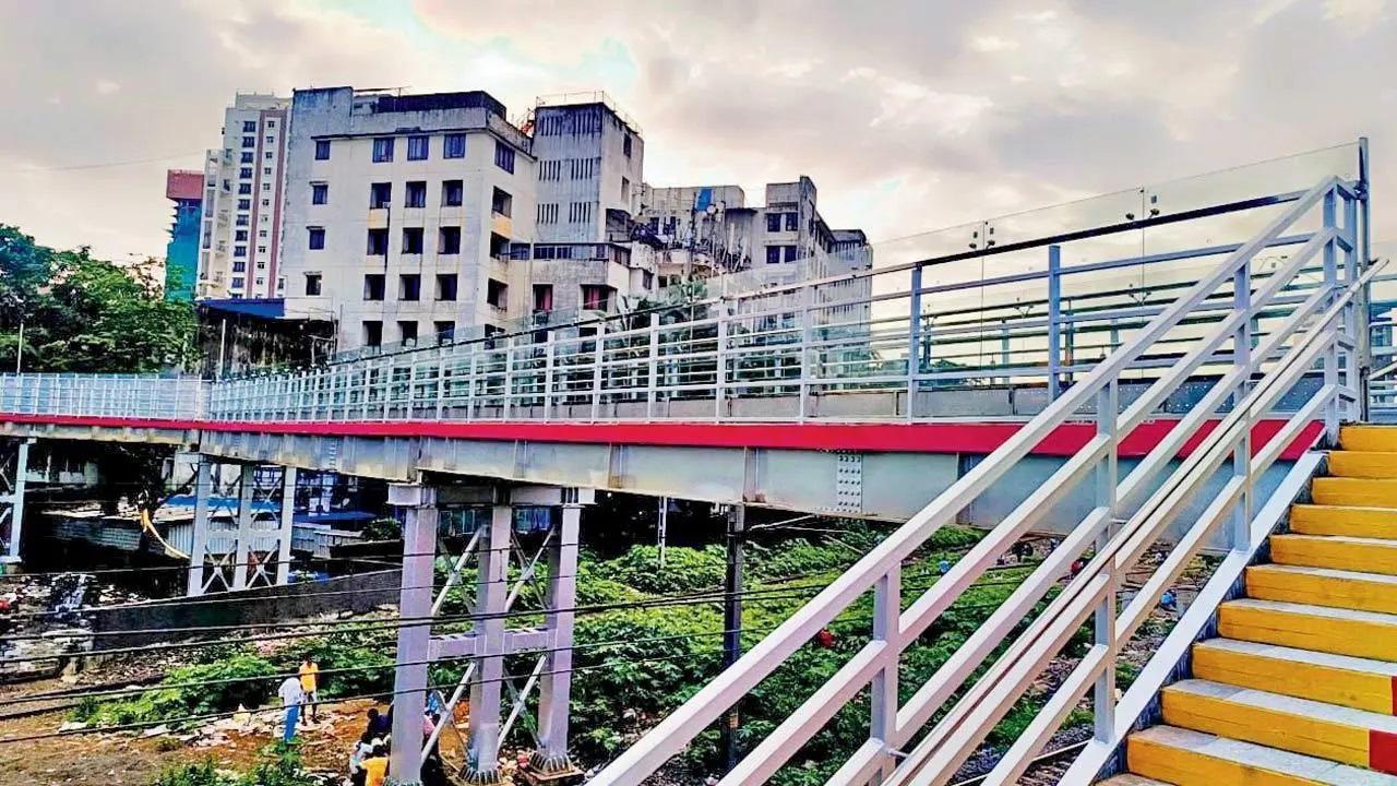 वडाला स्टेशन पर फुट ओवरब्रिज जिसे 216 दिनों में बनाया गया था.