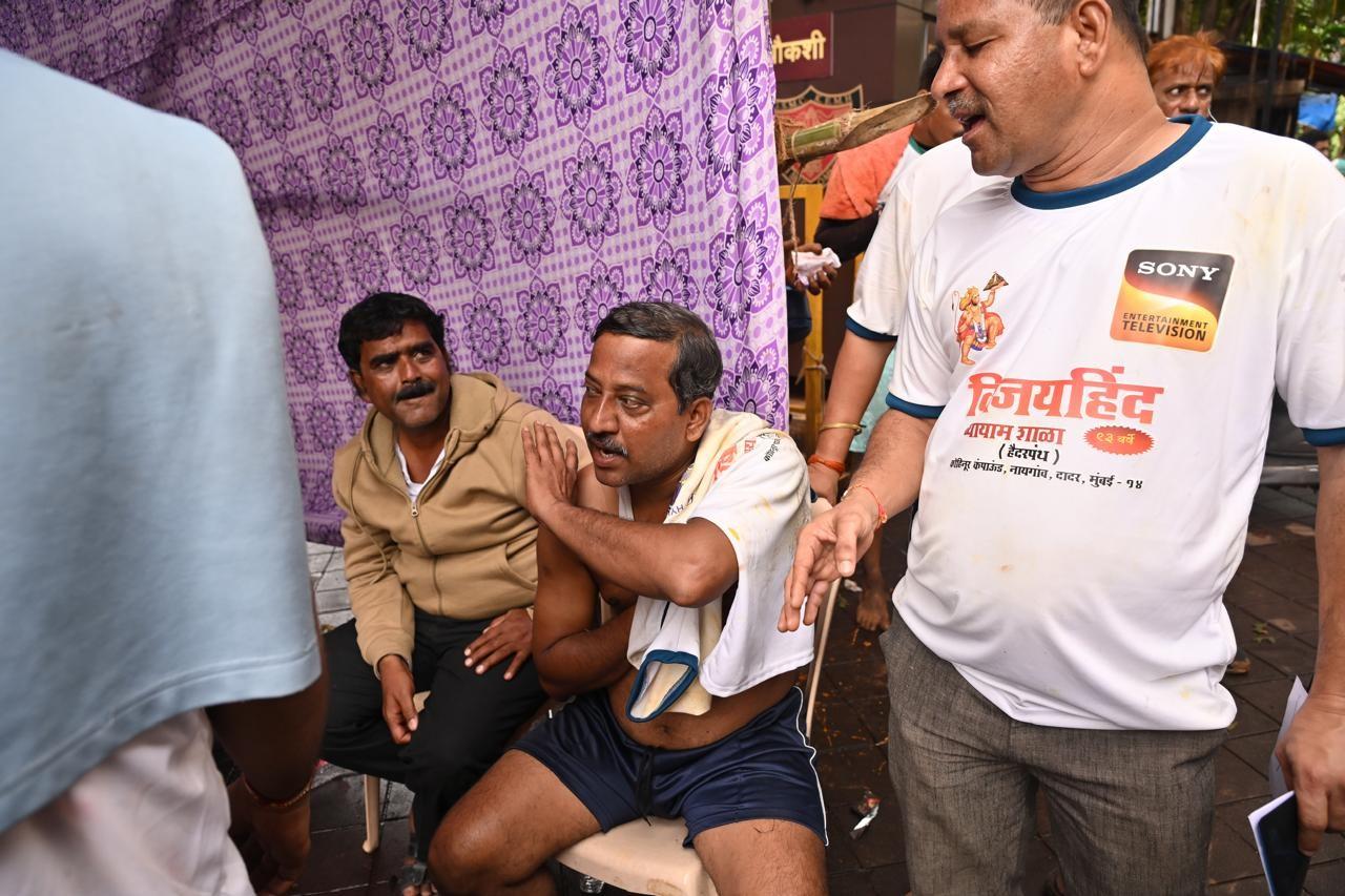 उन्होंने कहा कि राज्य प्रशासन ने स्वतंत्र और सुरक्षित दही हांडी समारोह की अनुमति देकर एमवीए के शासन के दौरान लगाए गए प्रतिबंधों को हटा दिया है.