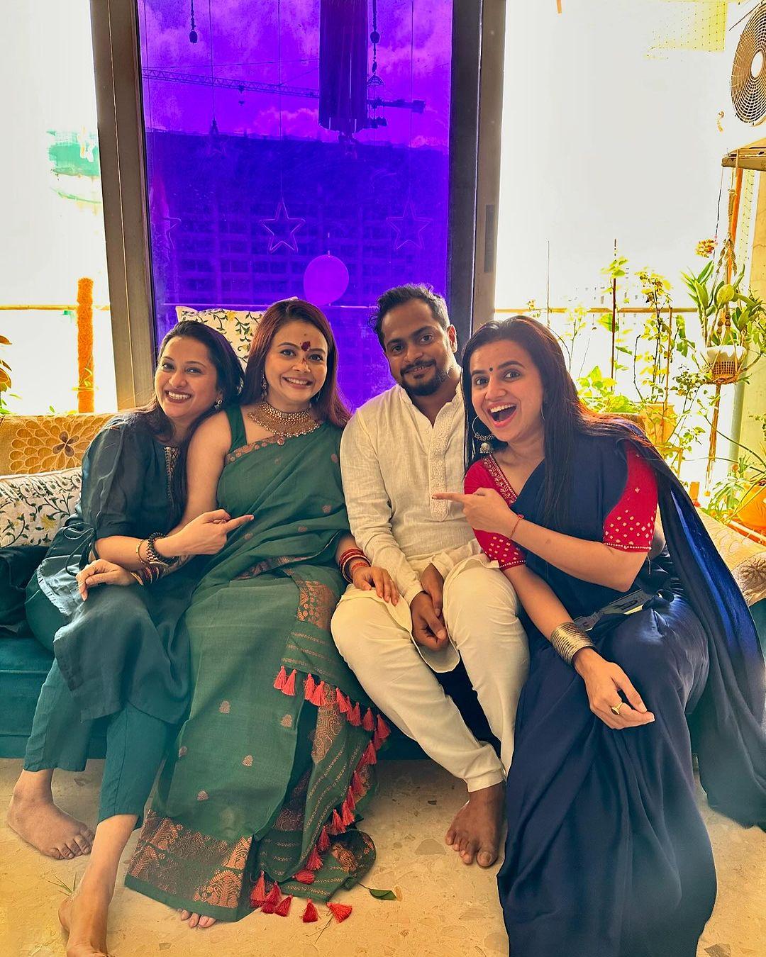 देवोलीना ने एक साथ कई तस्वीरें सोशल मीडिया पर शेयर की हैं. 
