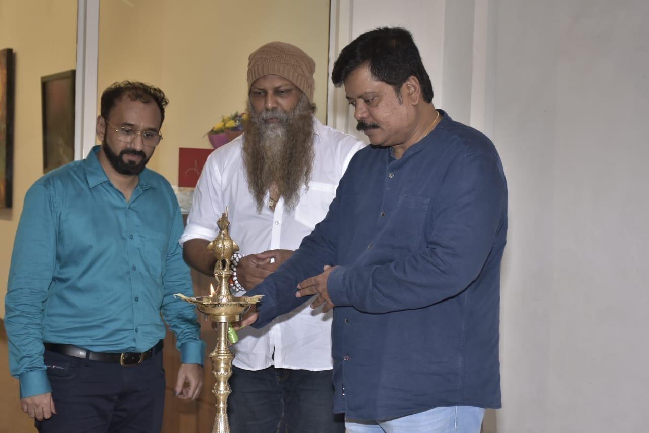 प्रदर्शनी में आए अतिथियों और कला प्रेमियों ने शैलेश आचरेकर की कला की खूब प्रशंसा की, और इसे एक ऐसा अनुभव बताया जो मन और आत्मा को गहराई से छूता है. 