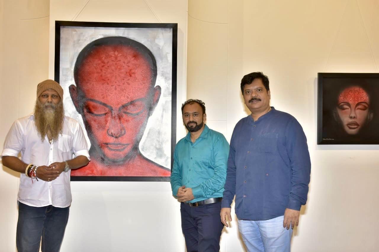 उनके चित्रों में न केवल बारीक विवरण और रंगों की सुंदरता देखने को मिली, बल्कि हर चित्र के पीछे छिपी कहानी और भावनाओं ने दर्शकों को मंत्रमुग्ध कर दिया. 