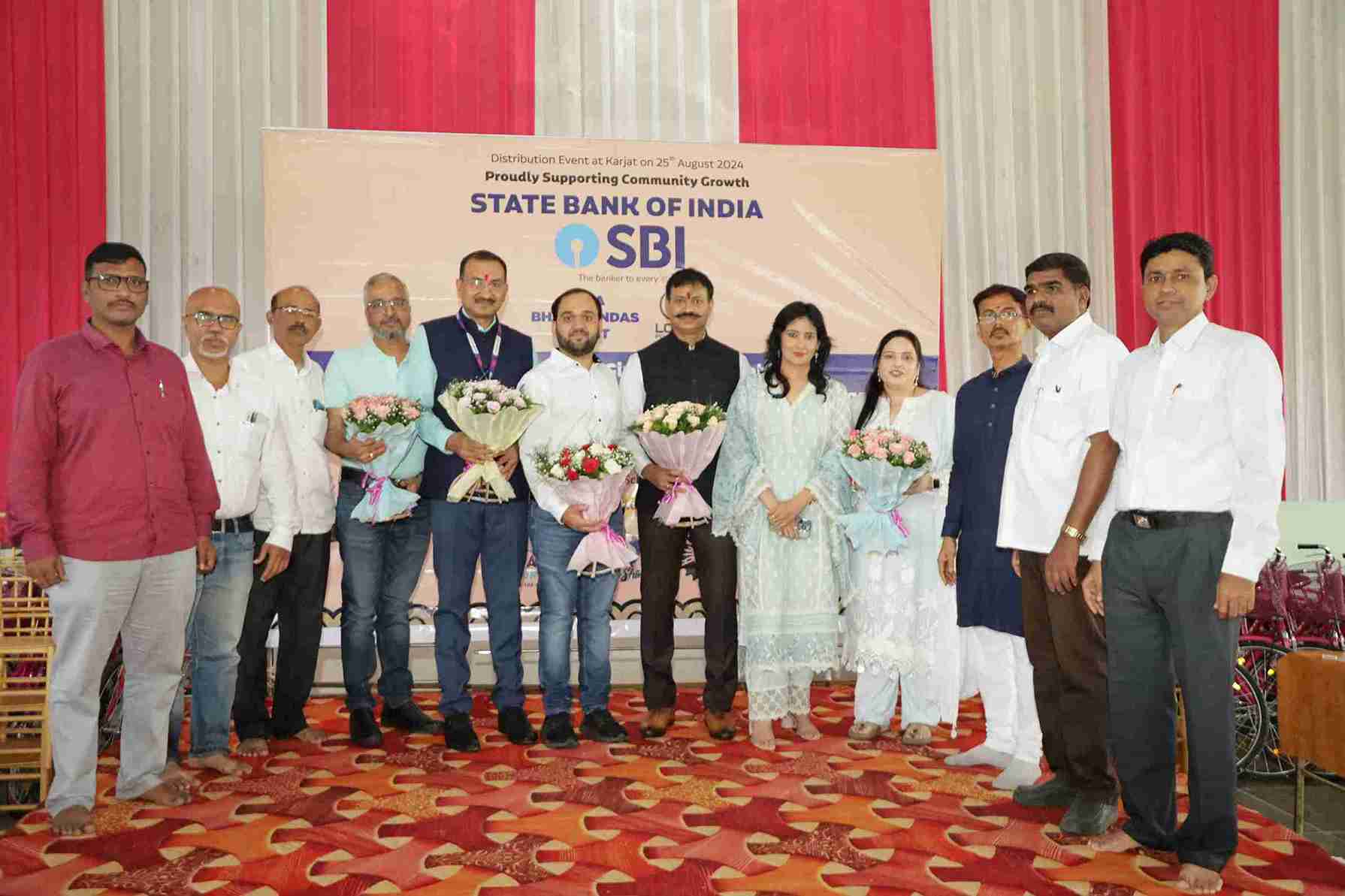 लोहा फाउंडेशन के सचिव रवींद्र वाणी ने जनजातीय छात्राओं को साइकिल वितरित करने को उनकी उड़ान के लिए पंख देने की उपमा दी. 