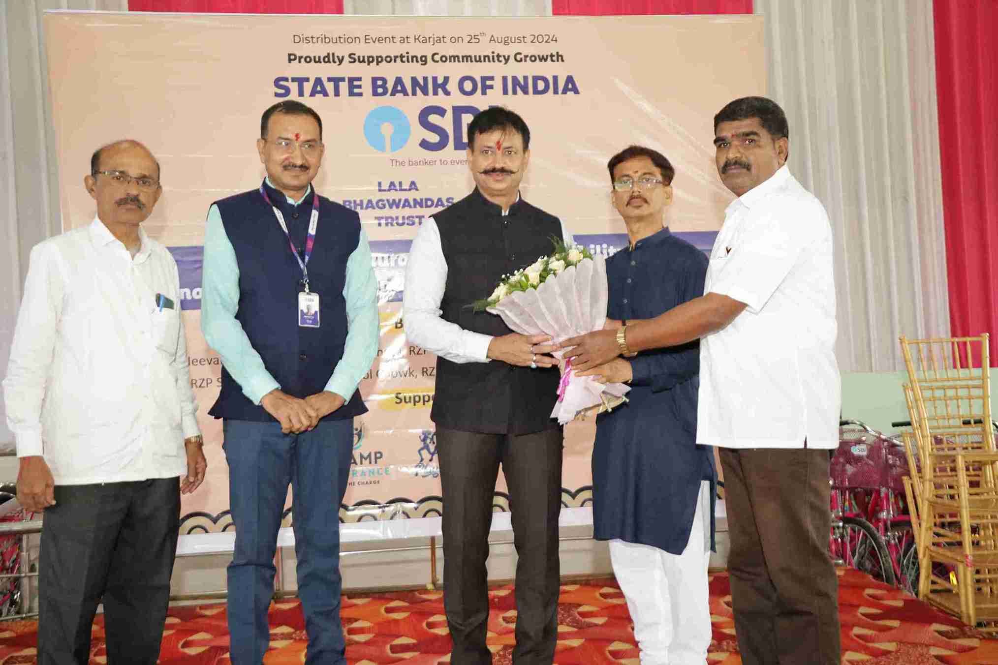 इस पहल में प्ले एंड शाइन फाउंडेशन और कर्जत के BYCS मेयर जैसे प्रतिष्ठित संगठनों का भी समर्थन मिला, जिसने इस कार्यक्रम की सफलता को और अधिक मजबूत किया. 