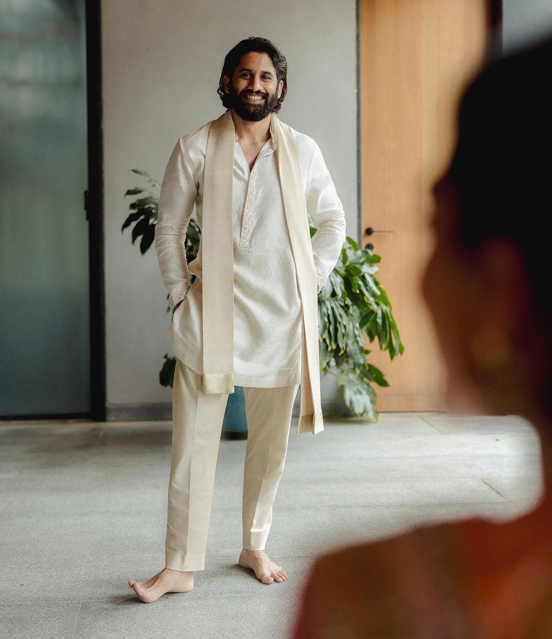 कई फैंस कपल को उनकी नई जिंदगी की बधाईयां भी दे रहे हैं. नागा चैतन्य और शोभिता धुलिपाला ने हैदराबाद में एक निजी समारोह में सगाई की. 