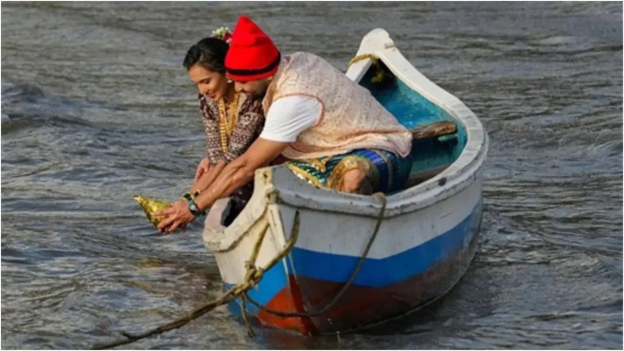 महत्व
नारियल पूर्णिमा को मानसून के मौसम के अंत और कोली समुदाय के लिए मछली पकड़ने के मौसम की शुरुआत चिह्नित करने के लिए पूर्णिमा के दिन मनाया जाता है. यह रक्षा बंधन के साथ मेल खाता है.