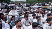 आजाद मैदान में प्रदर्शन करते छात्र. (फोटो/अतुल कांबले)