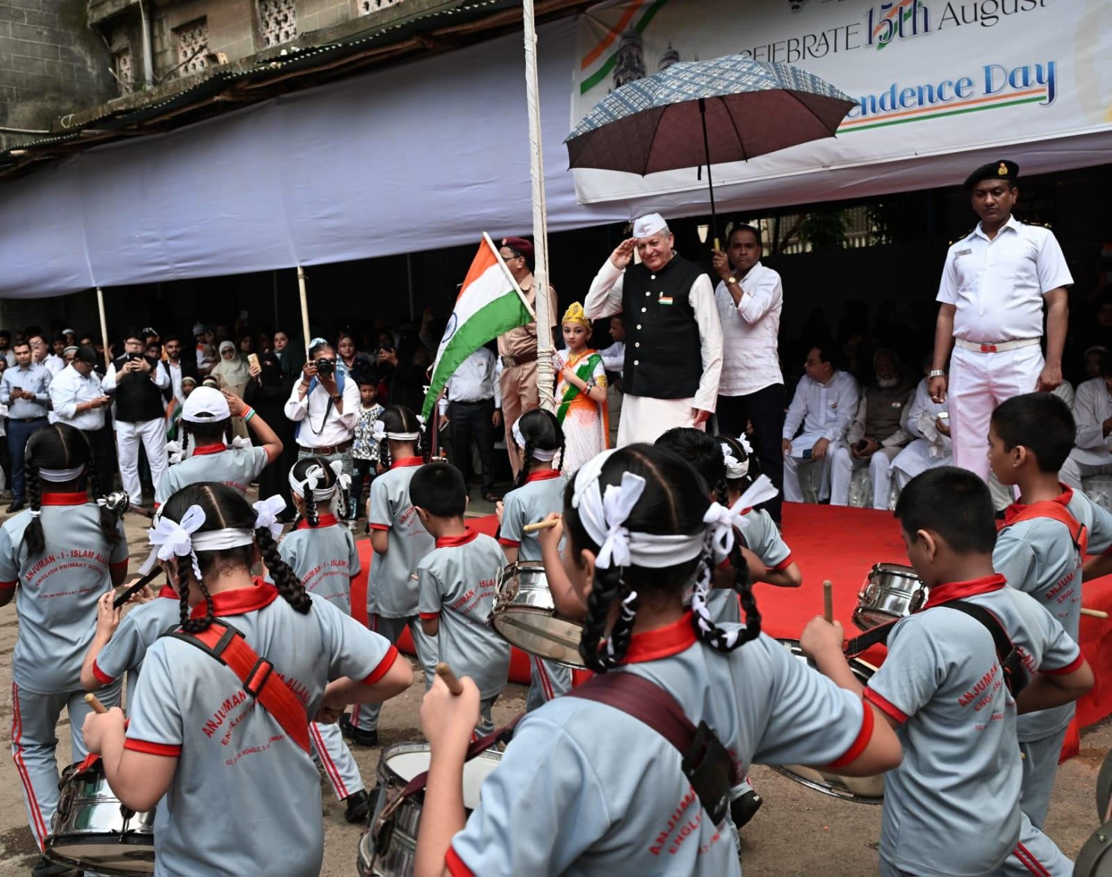इस दौरान बच्चों ने मार्च भी किया.