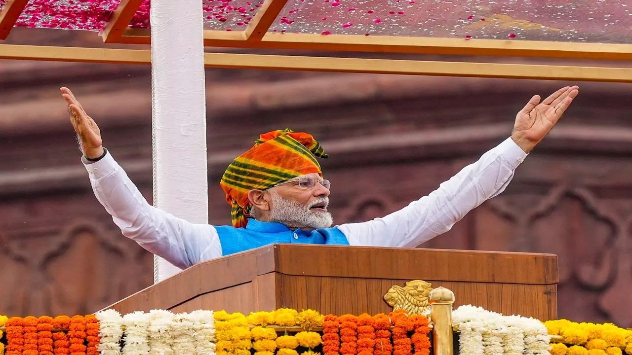 लाल किले से संबोधन के दौरान पीएम मोदी (पीटीआई)