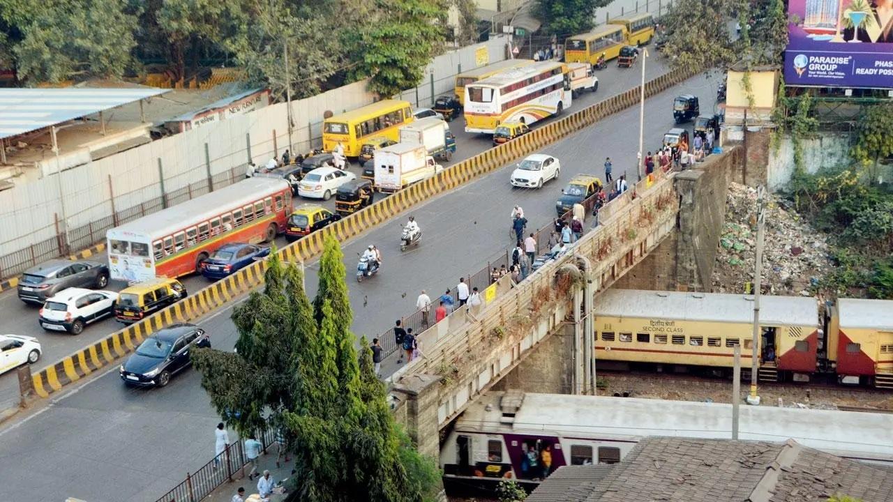 सायन रेलवे ब्रिज भी इस लिस्ट में है शामिल. फोटो/सजेत शिंदे