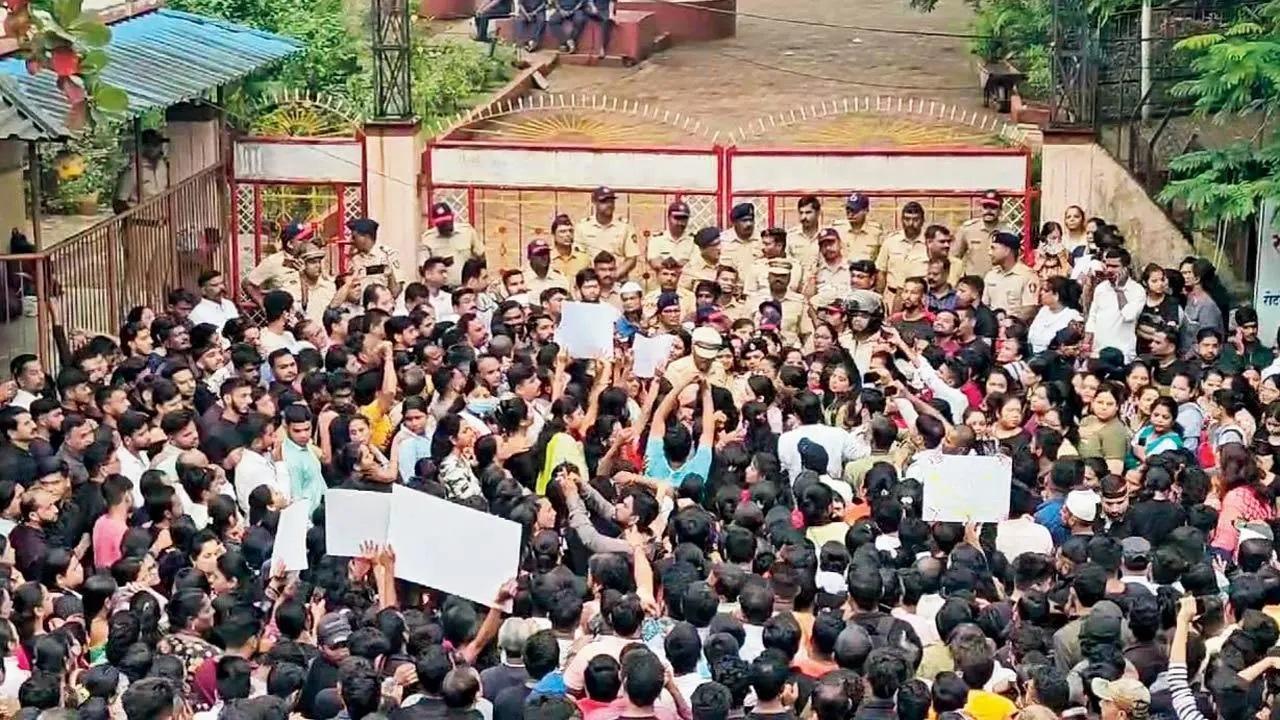 मंत्री दीपक केसरकर ने शिक्षा प्रणाली में व्यवस्थागत बदलाव की तत्काल आवश्यकता पर जोर दिया.