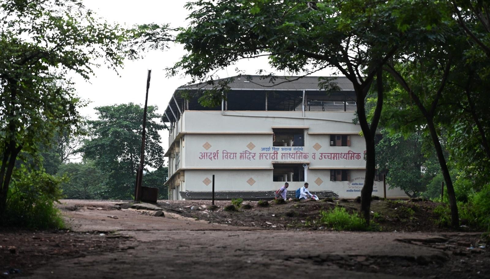 पुलिस अधिकारी ने कहा, 