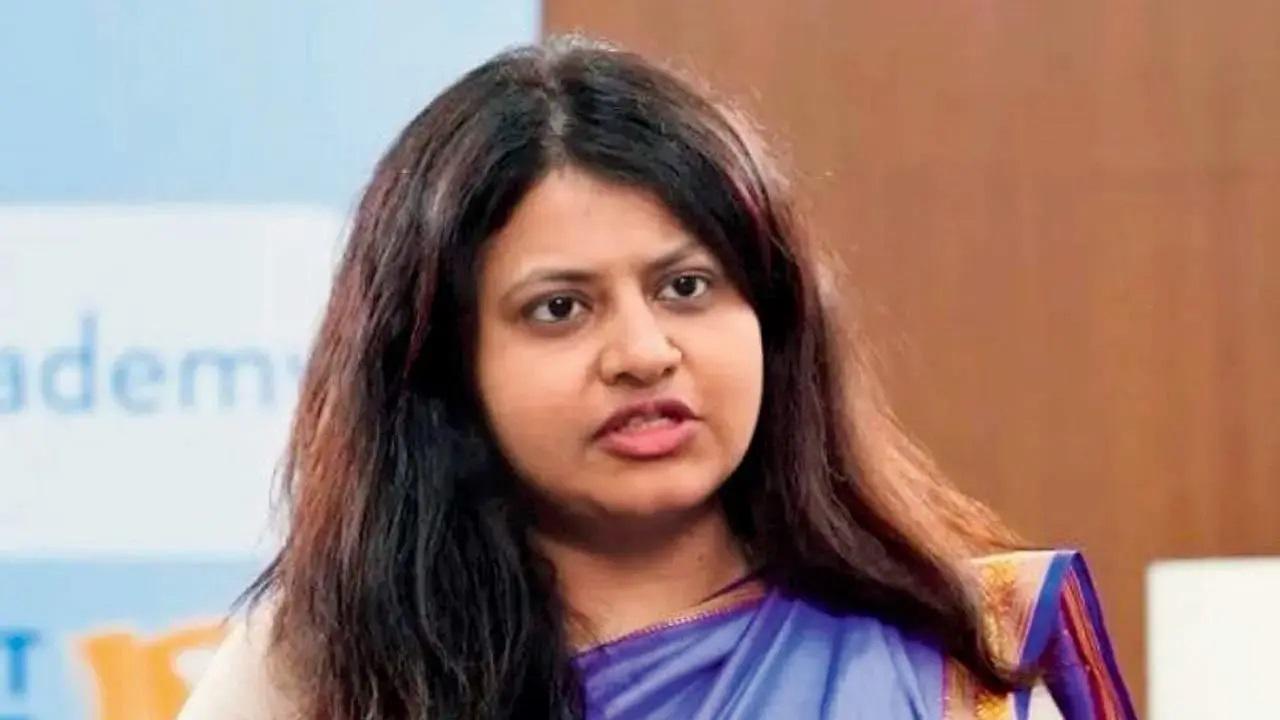 दिल्ली की एक सत्र अदालत ने पूजा खेडकर को अग्रिम जमानत देने से इनकार कर दिया था और कहा था कि उनके खिलाफ गंभीर आरोप हैं, जिनकी 